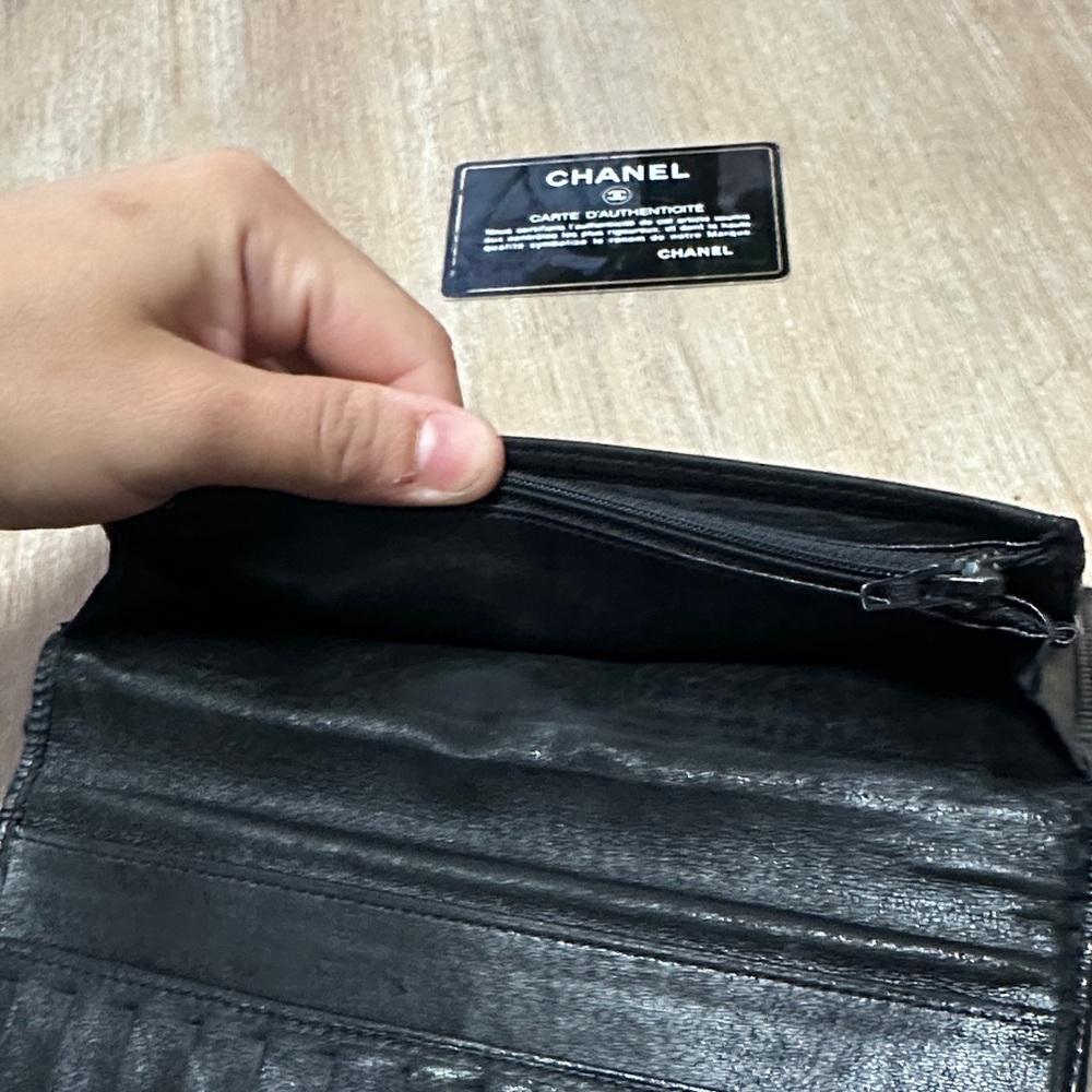 CHANEL Black Patent Leather Continental Wallet with Gold CC Emblem - Picture 5 of 11